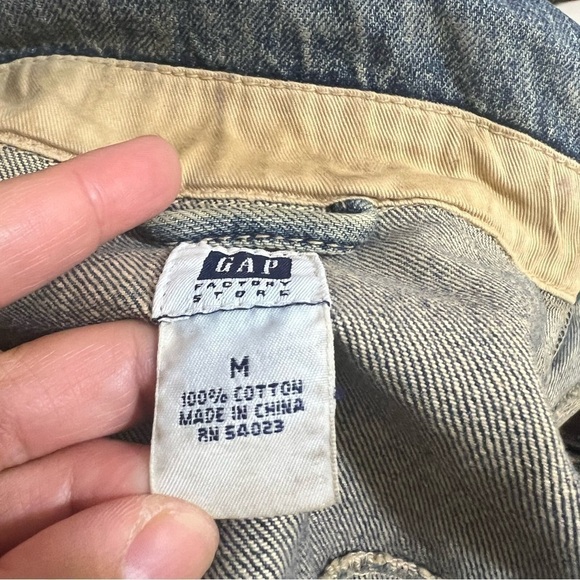 GAP women’s Denim boxy trucker Jacket dirty wash Medium Y2K fashion - Picture 8 of 17